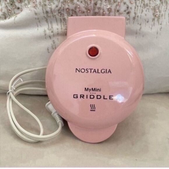 Nostalgia MyMini pink Griddle  And Mini Personal Sandwich Maker Bundle - Picture 10 of 15